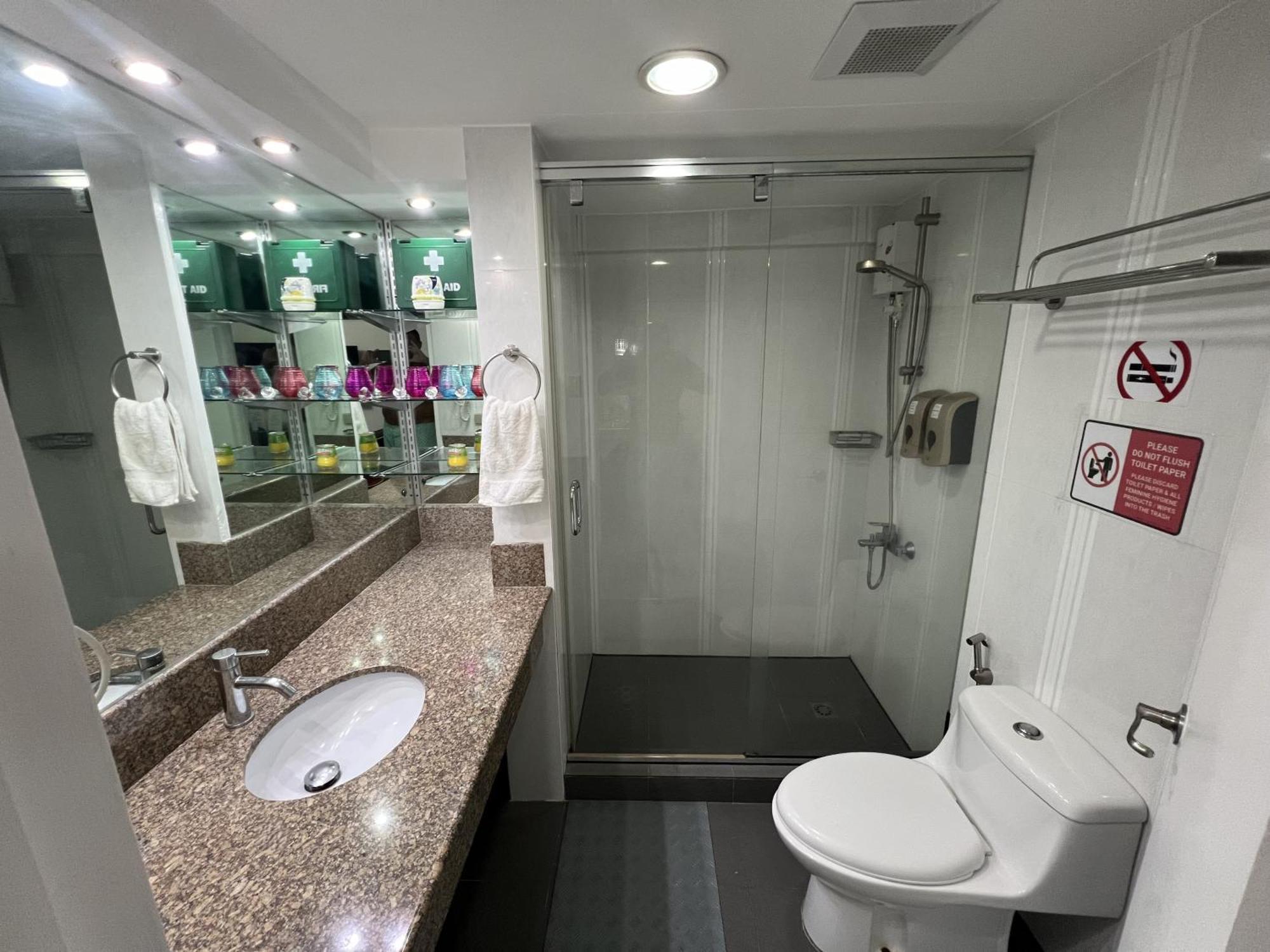 Stunning 2Br Apt, 65 Sq M Netflix At Rosewood Pointe Residences Near Bgc Manila Zewnętrze zdjęcie