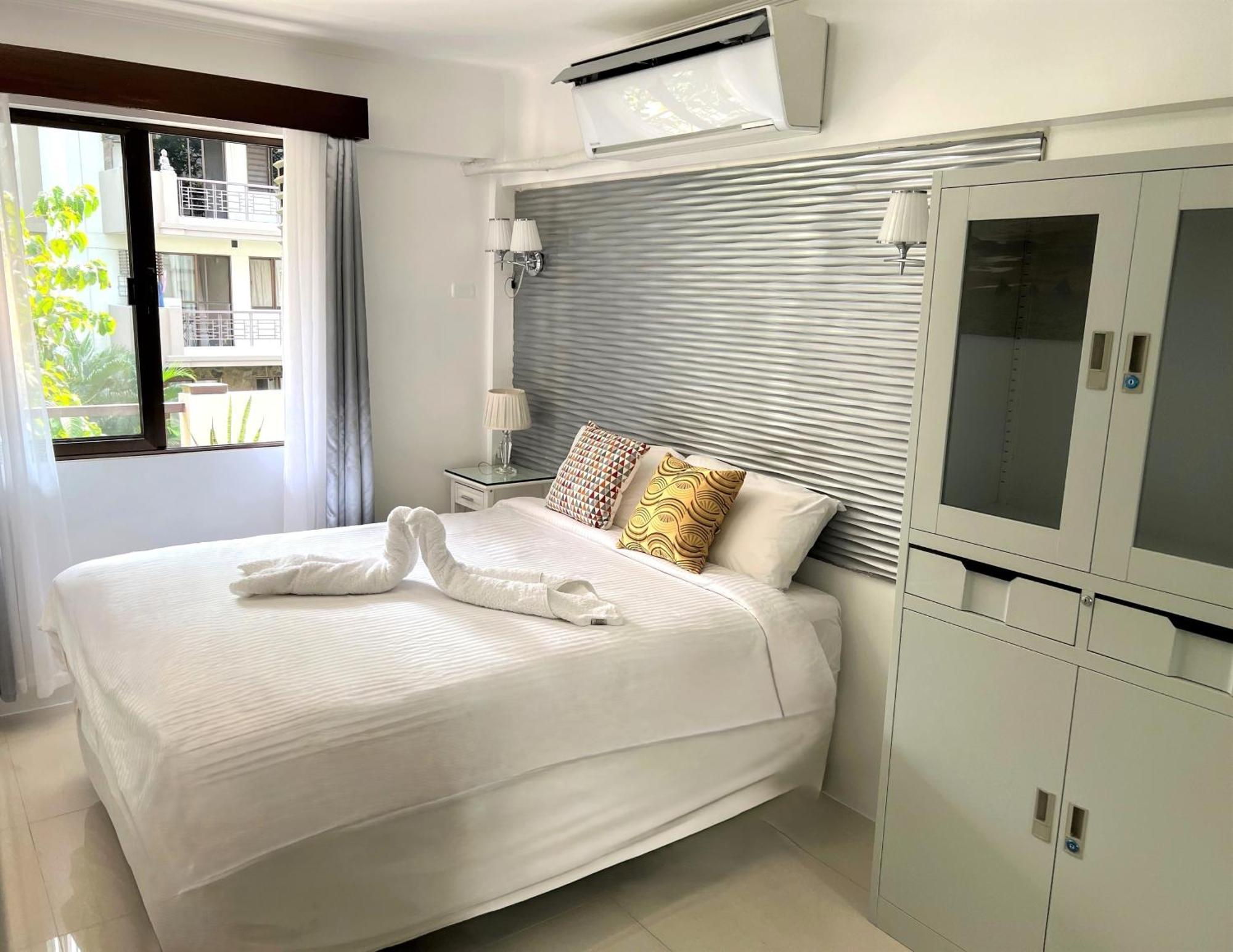 Stunning 2Br Apt, 65 Sq M Netflix At Rosewood Pointe Residences Near Bgc Manila Zewnętrze zdjęcie